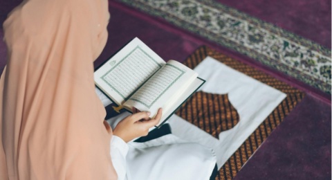 Lailatul Qadar vs Algoritma: Menjaga Fokus di Tengah Badai Notifikasi