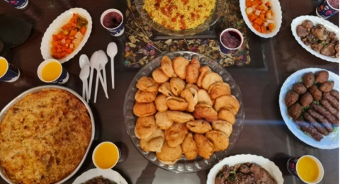 Lapar Mata saat Berbuka: Kenapa Makanan Terlihat Lebih Menggoda saat Puasa?