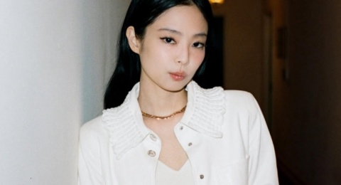 Gaya Kemeja ala Jennie BLACKPINK: Dari Gaya "Bangun Tidur" Jadi Effortless Chic