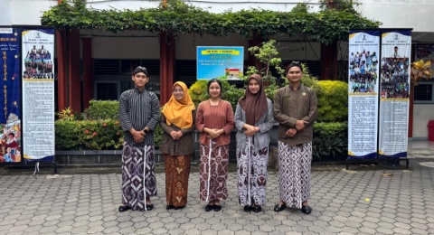Pakai Baju Adat Jawa ke Sekolah, Siswa SMAN 4 Yogyakarta Bangga Kenakan Gagrak