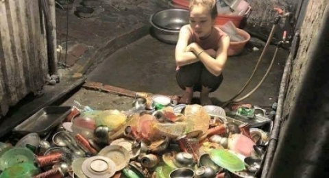 Mak, Saya ke Rumah Orang saat Lebaran Itu Buat Makan, Bukan Cuci Piring!