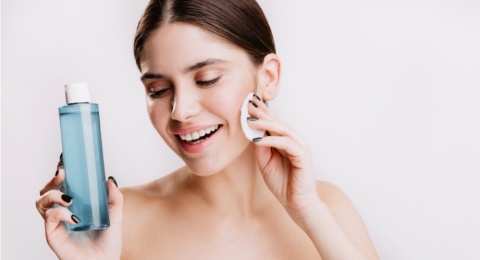 Wajah Kusam Sirna, Ini 5 Exfoliating Toner Triple Acid untuk Glow Up!