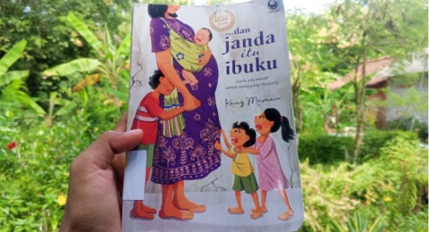 Dusta Indah dan Doa yang Nyata: Mengenal Sosok Ibu dalam Karya Kang Maman