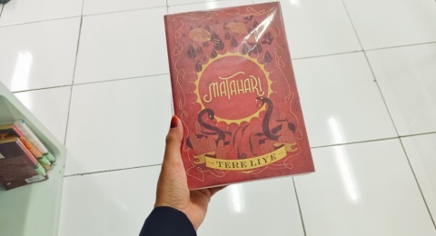 Petualangan Trio Nekat Mencari Klan Bintang di Buku Matahari Tere Liye