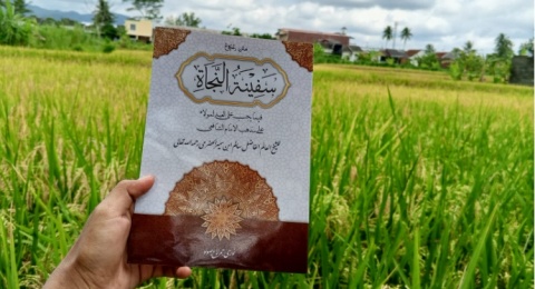 Kitab Safinatun Najah: Kompas Canggih buat Santri biar Gak Nyasar di Samudra Dunia