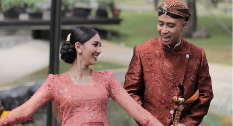 Unggahan Sheila Dara untuk Ultah Vidi Aldiano Bikin Warganet Mewek