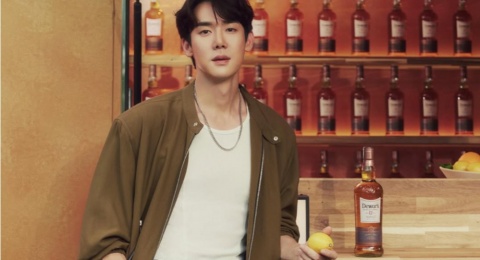 5 Ide Layering Outfit ala Yoo Yeon Seok, Bikin Penampilan Makin Memesona