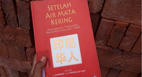 Setelah Air Mata Kering: Bab Tionghoa yang Hilang dari Buku Sejarah Sekolah