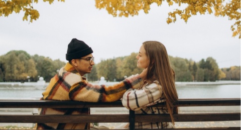 Sentuhan Fisik untuk Perempuan: Bikin Gagal Move On atau Cuma Reaksi Oksitosin?