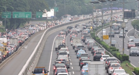 AI di Balik Lampu Merah: Solusi Cerdas atau Sekadar Jargon Estetik Penambal Macet?