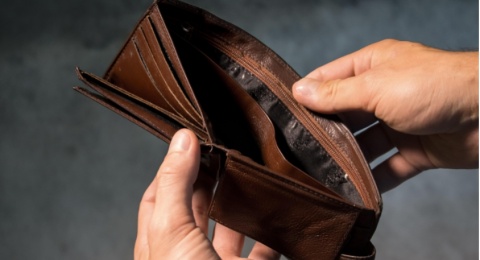 Di Balik Angka yang Disebut Cukup: Senyum di Luar, Pusing Hitung Sisa Saldo Kemudian