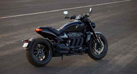 Triumph Rocket 3 Storm R, Motor dengan Mesin Lebih Besar dari Innova Zenix