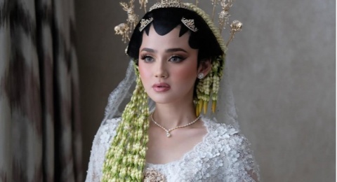 Kebaya Syifa Hadju saat Akad Nikah Curi Perhatian, Intip Detailnya!