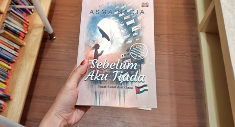 Buku Sebelum Aku Tiada: Suara-Suara Kecil dari Tanah yang Terluka