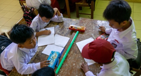 Ilusi Sekolah Gratis: Biaya Tersembunyi yang Membungkam Mimpi Anak Bangsa