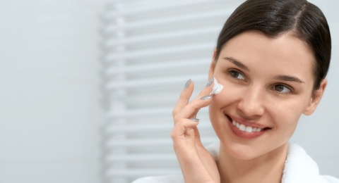 Bikin Glowing! 5 Tone Up Cream Vitamin C untuk Mencerahkan Kulit
