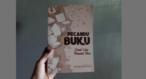 Pecandu Buku, Gerak Laku Penuntut Ilmu: Literasi untuk Membangun Peradaban