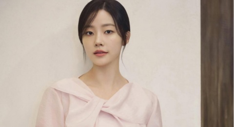 Casual ke Formal Look, Intip 4 Ide Daily OOTD Monokrom ala Chae Won Bin!