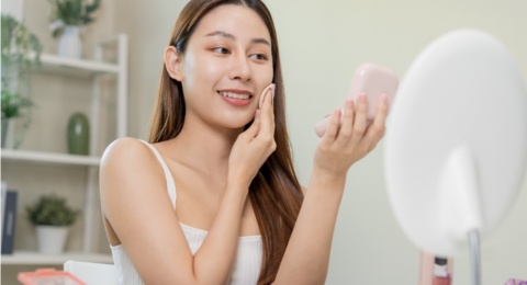 Wajah Halus Bebas Kilap, 5 Compact Powder Lokal dengan Niacinamide