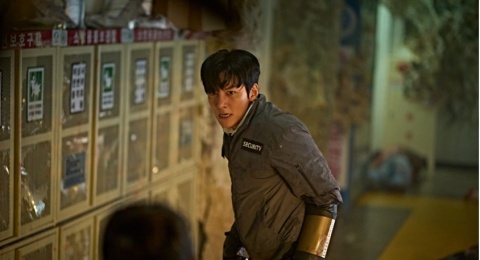 Tembus 1 Juta Penonton, Inilah Alasan Colony Jadi Film Korea Paling Viral