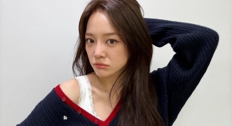 Cozy Girl Vibes! 4 OOTD Effortless Chic ala Kim Sejeong yang Stylish Abis