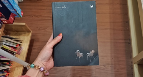 50 Cara Merayakan Luka dan Menertawakan Kehilangan di Buku Eminus Dolere