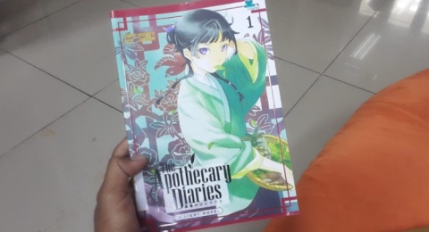 Intrik Istana & Lahirnya Detektif: Review Light Novel Apothecary Diaries