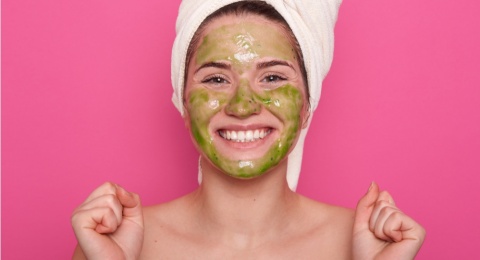5 Jelly Mask Mawar untuk Redakan Kemerahan dan Bikin Kulit Glowing!