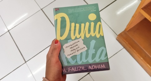 Bukan Asal, Menulis itu Ada Seninya! Membaca Buku Dunia Kata