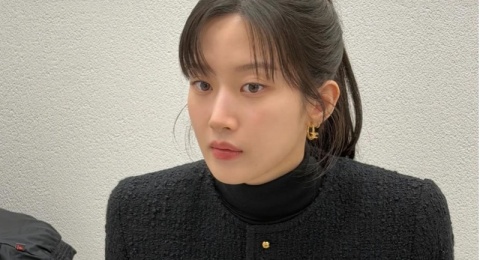 Cozy tapi Tetap Cool, 4 Ide OOTD Edgy Street Casual ala Moon Ga Young
