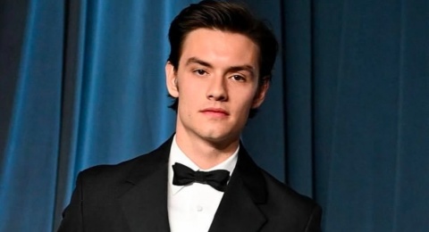 Rumor Dapat Peran James Bond Mencuat, Begini Respons Louis Partridge