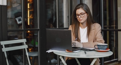 Stop Monetizing Your Hobby: Mengapa Hidup Tidak Selalu Tentang Produktivitas
