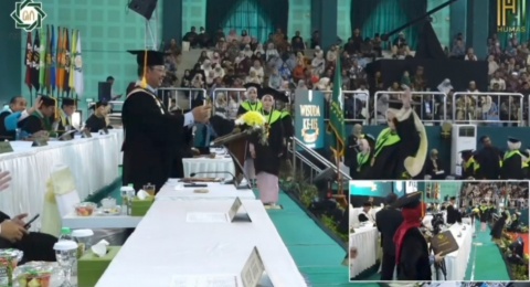 Viral karena Nyungsep di Panggung Wisuda: Antara Niat Selfie dan Hilangnya Etika?