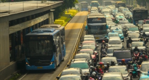Mengapa Transportasi Umum Adalah Jawaban Buat Bumi Kita