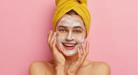 5 Low pH Cleanser Lokal yang Aman untuk Kulit Sensitif, Cuma Rp30 Ribuan!