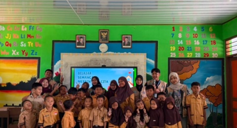 Bakar Semangat Belajar Siswa Desa, KKN Unisri Sukses Gelar Aksi Inspiratif di SDN 1 Slogo Tanon