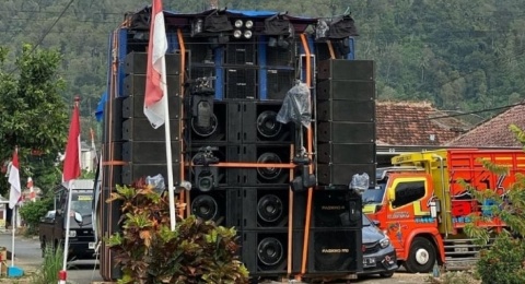 Sisi Gelap Sound Horeg Agustusan: Antara Cuan Gacor dan Panci yang Ikut Bergetar