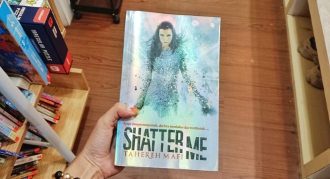 Dikurung sebab Berbahaya, Dicintai sebab Berbeda: Juliette dalam Shatter Me