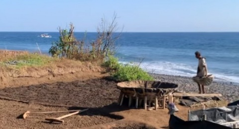 Menelisik Garam Palungan Desa Les: Saat Warisan Leluhur Bertahan di Tengah Modernisasi