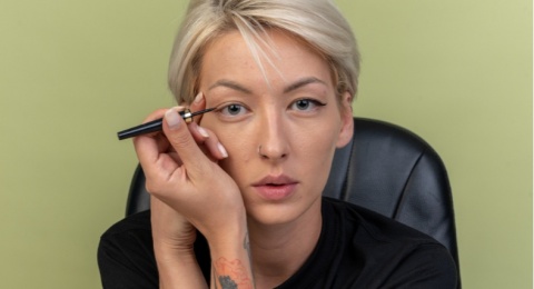 5 Eyeliner Pen Terbaik untuk Mata Sipit dan Monolid, Bebas Smudge!
