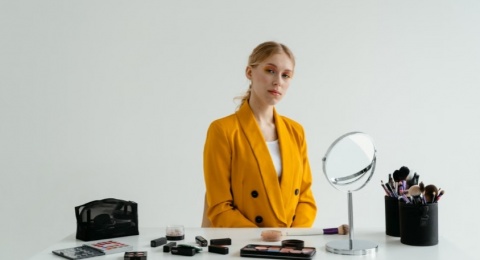 Perempuan dan Beauty Fatigue: Saat Tren Kecantikan Mulai Terasa Melelahkan