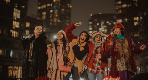 Ali & Ratu Ratu Queens: Ketika Keluarga Tak Selalu Berarti Hubungan Darah
