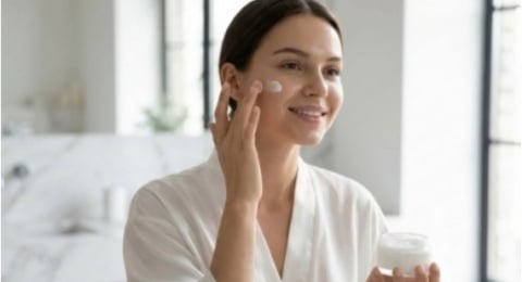 4 Moisturizer yang Ampuh Pudarkan Dark Spot dan Bikin Wajah Cerah Merata