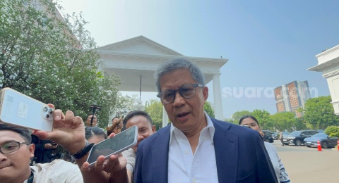 Menakar Karisma Politik: Masuknya Rocky ke Istana Kuak Rapuhnya Warga Sipil