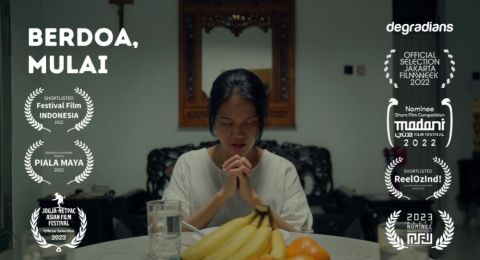 Ulasan Film Pendek "Berdoa, Mulai": Mengurai Mayoritas di Sekolah Negeri