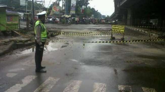 Ada Pengecoran, Jalur Ringroad Puri Jakarta Barat Dialihkan