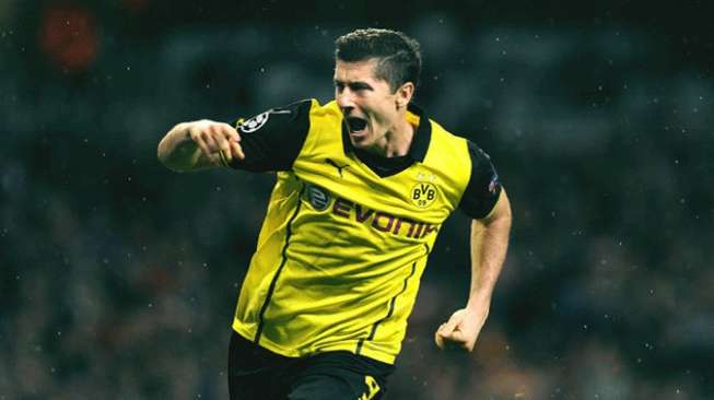 Lewandoski Kehilangan Ban Mobil Porsche