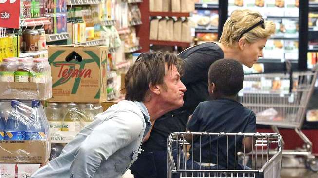 Sean Penn - Charlize Theron Makin Lengket!