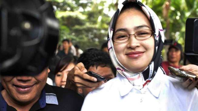 Airin Menangis Saat Mendengarkan Vonis Suaminya