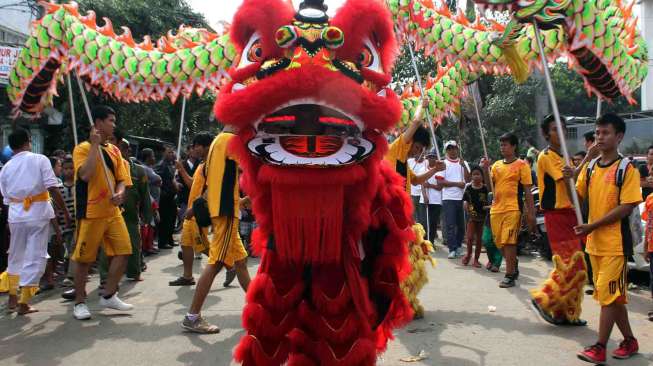 9 Tradisi Imlek di Indonesia, Tak Cuma Bagi-bagi Angpao